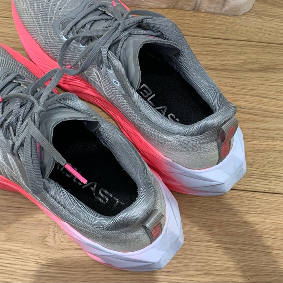 Asics Novablast 4 Sheet Rock/White/Pink Running Shoes Women’s Size 10 - Picture 9 of 10